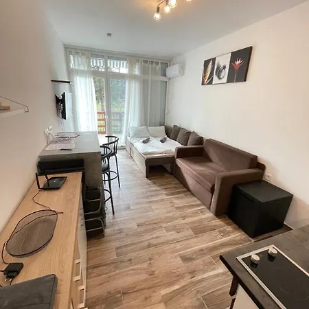 Violett Apartment