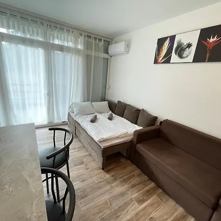 Violett Apartment